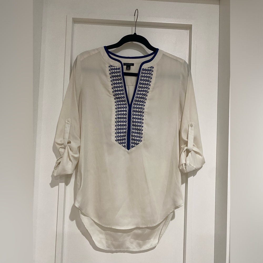 Ann Taylor blouse with rolled up sleeve option and nice embroidery size XS